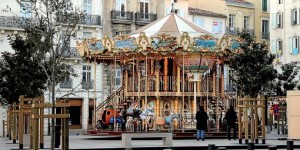 le-carrousel-de-noel-sur-la-place-du-forum_745781_510x255